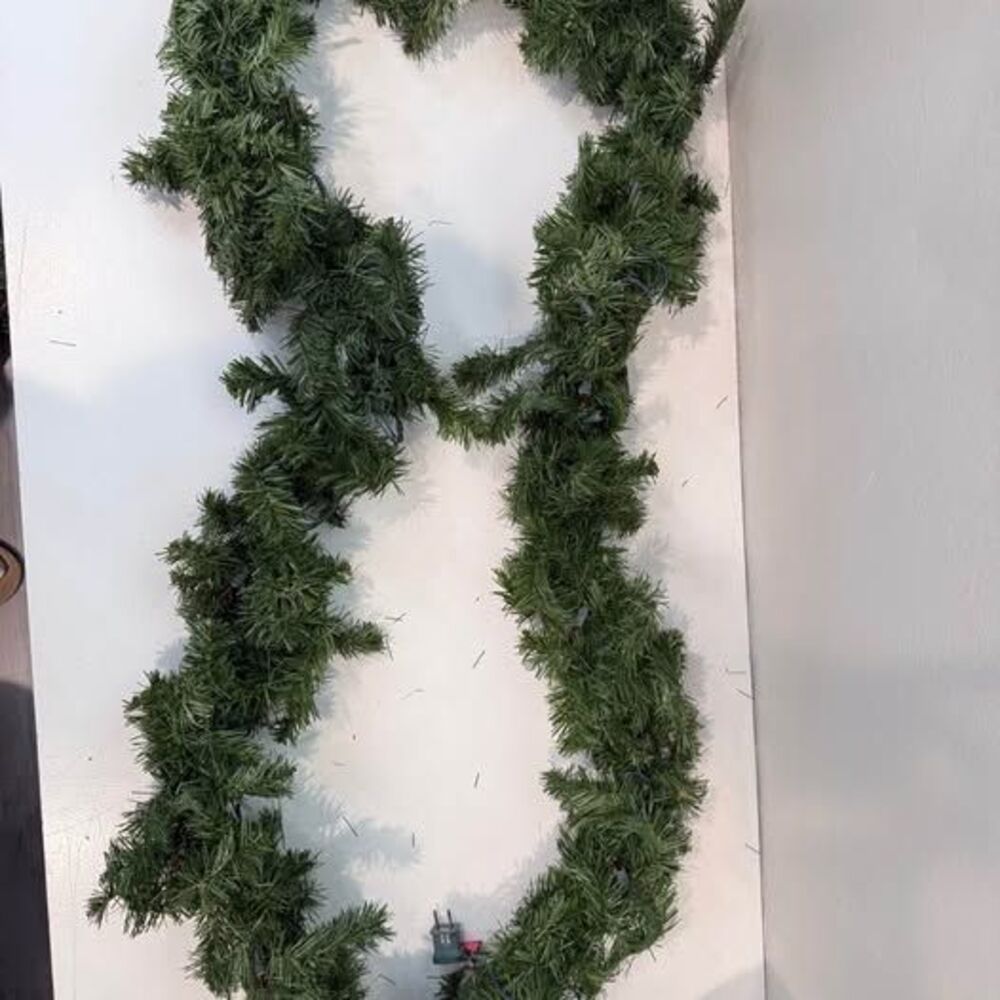 Pre-Lit Artificial Christmas Garland